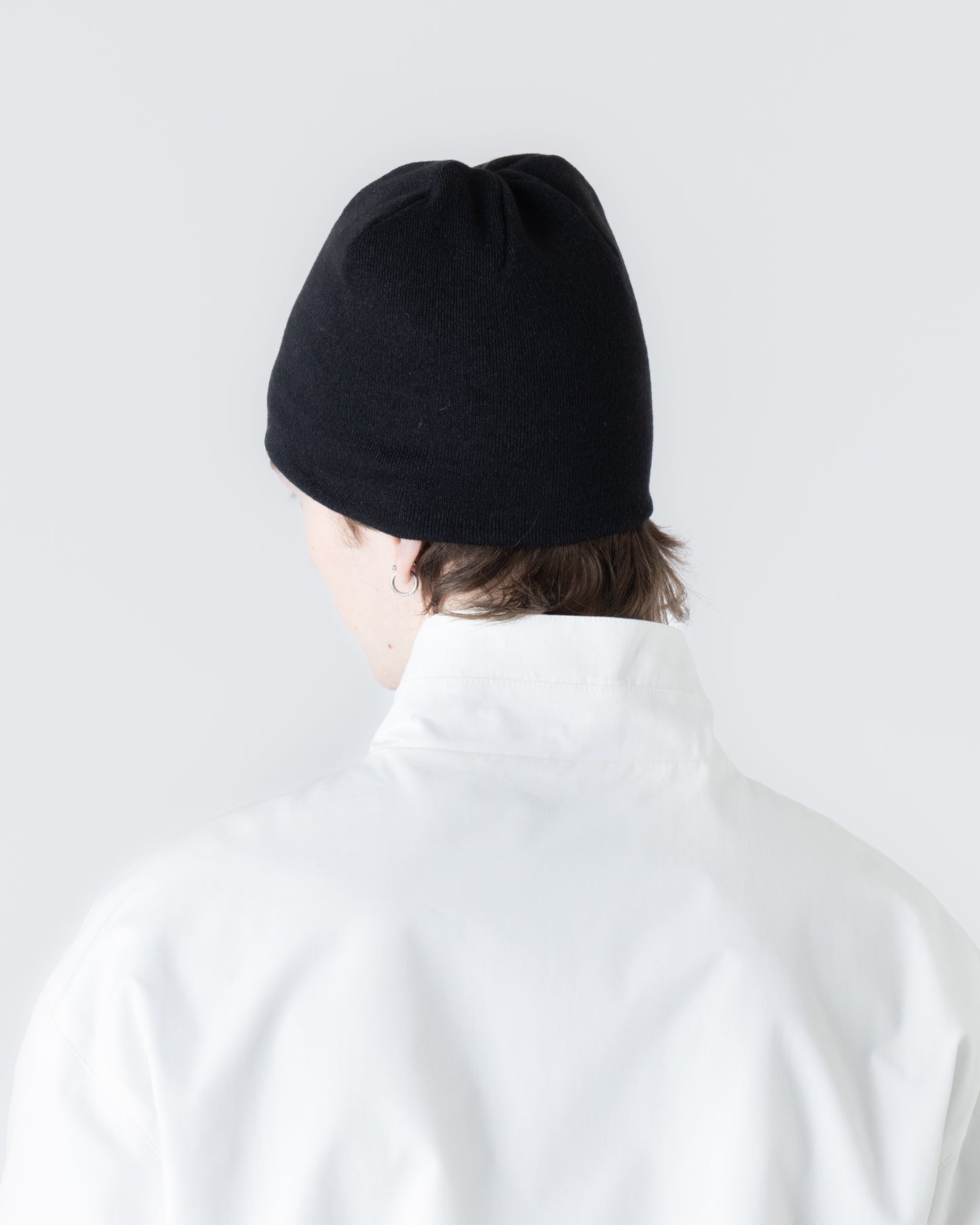 JET-BLACK BEANIE