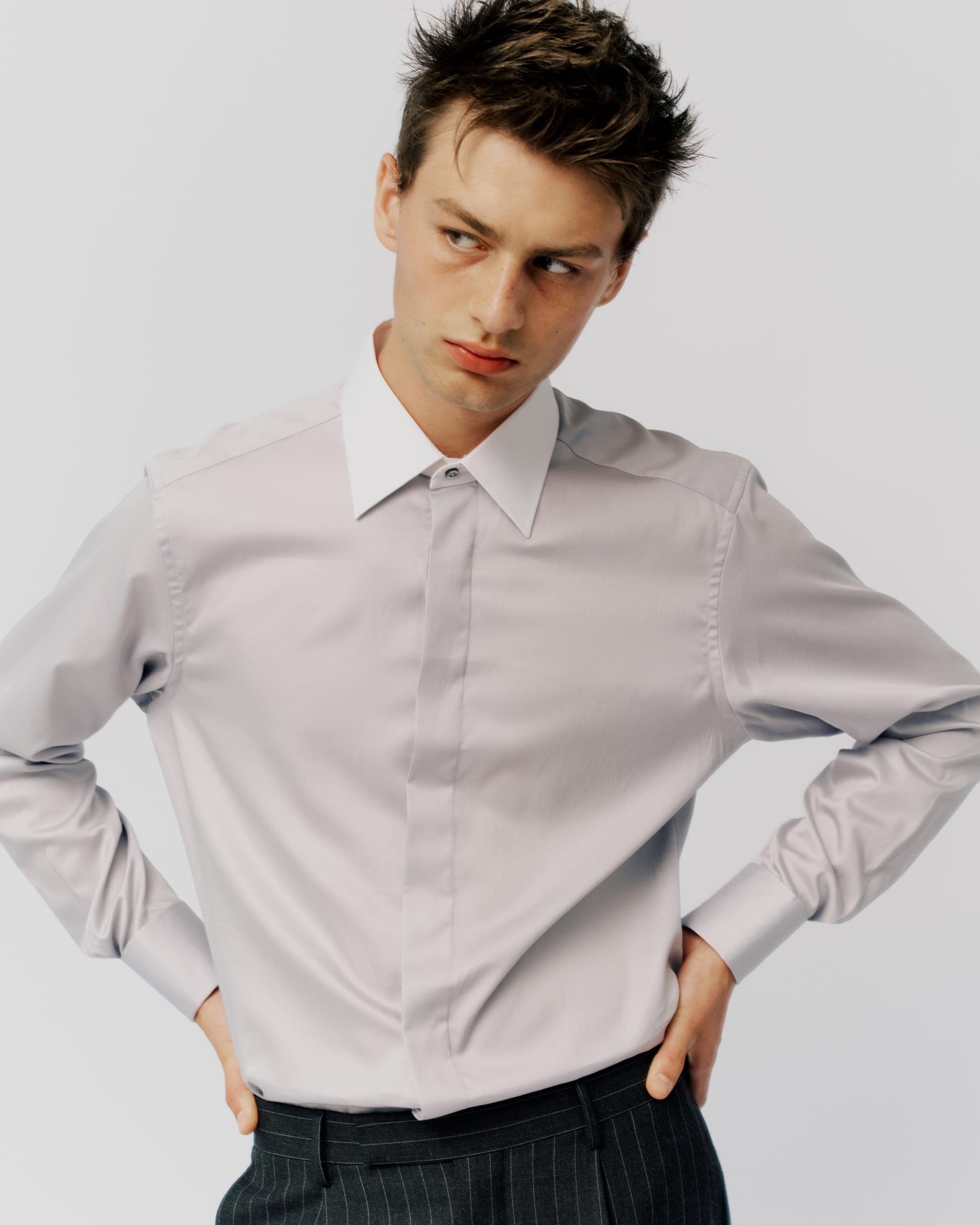 CONTRAST COLLAR SHIRT IN SILVER SATEEN, view 3