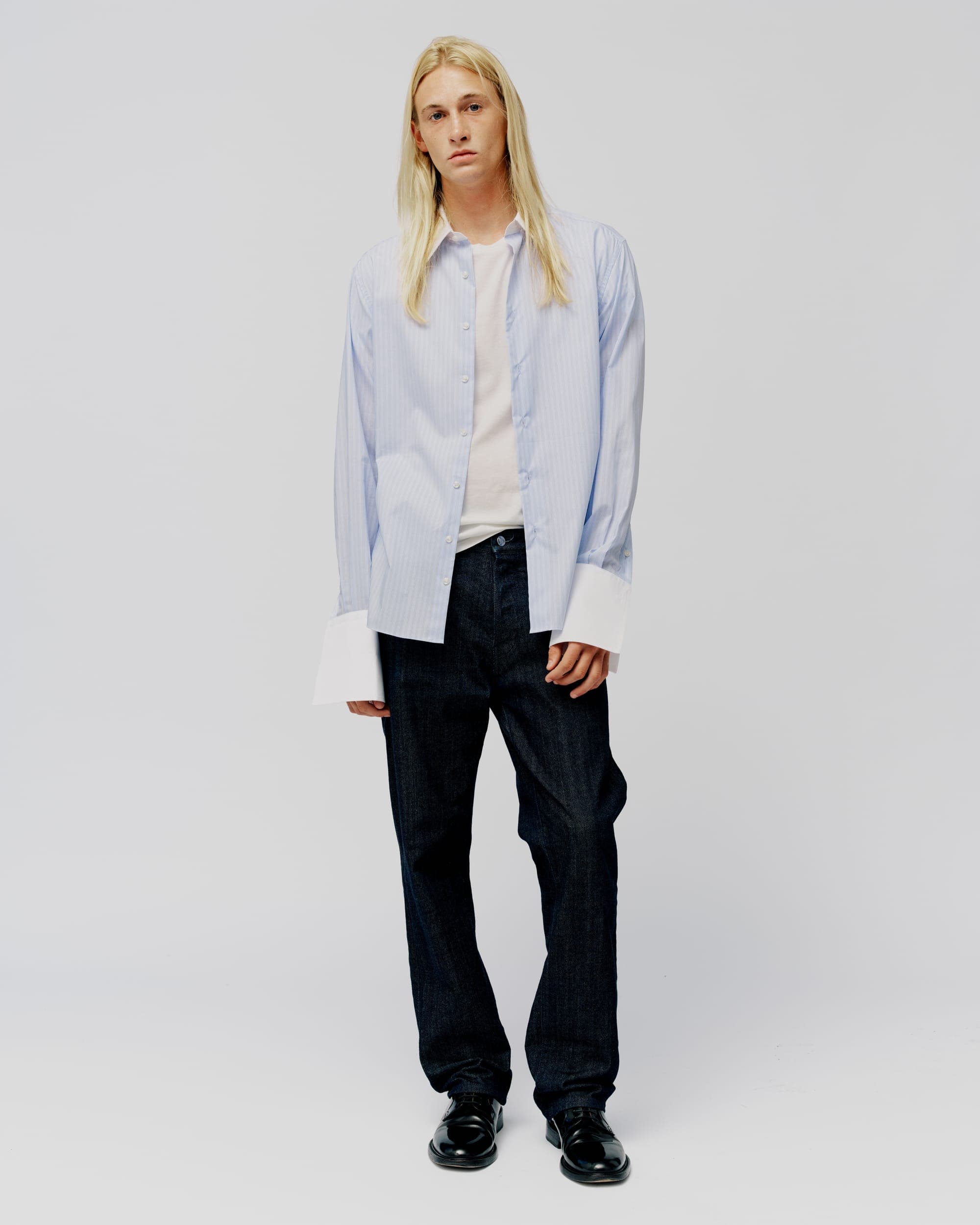 CONTRAST COLLAR SHIRT IN BLUE STRIPE
