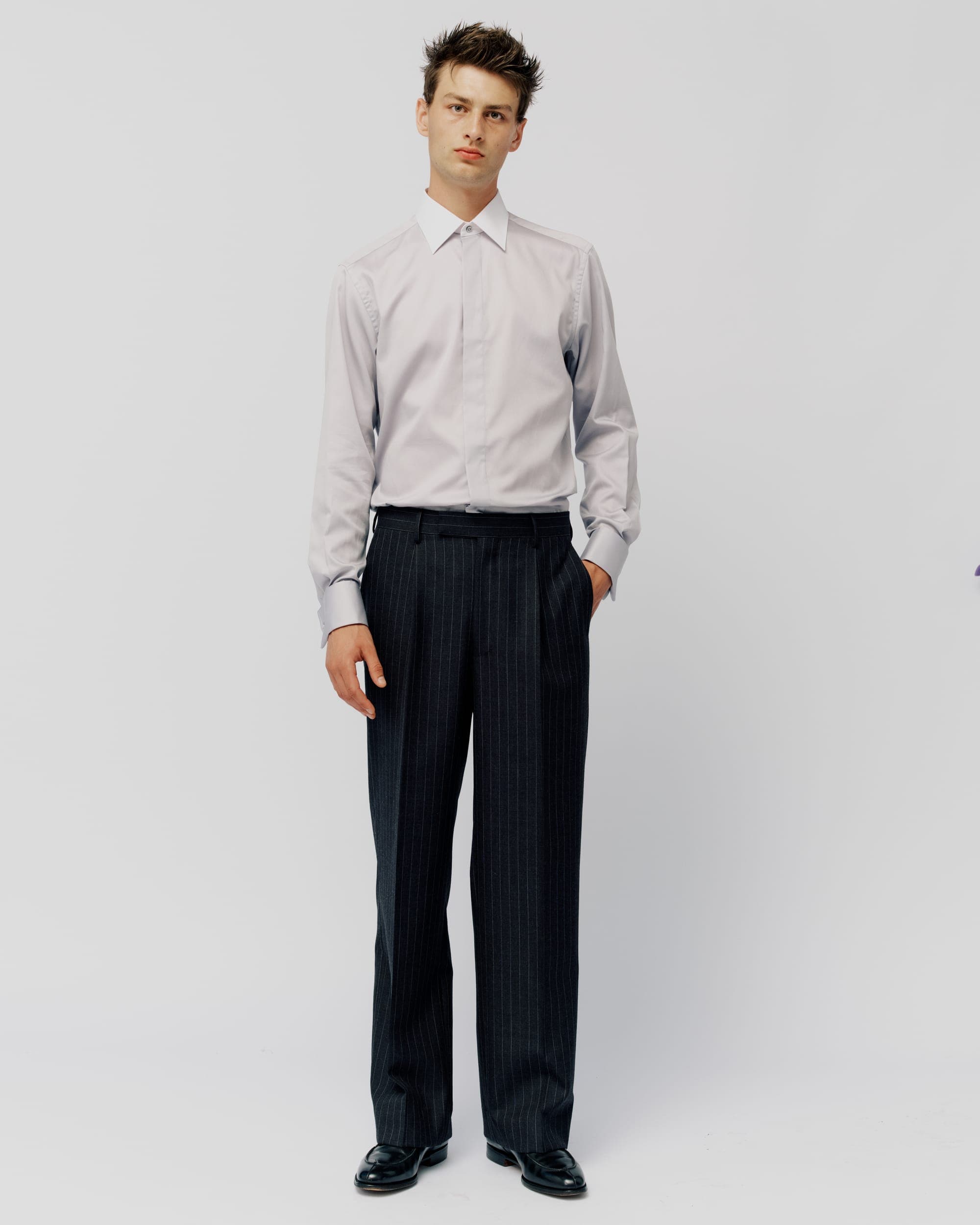 CONTRAST COLLAR SHIRT IN SILVER SATEEN
