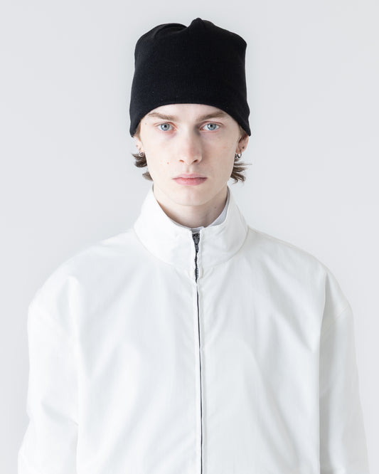 JET-BLACK BEANIE