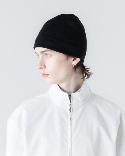 JET-BLACK BEANIE