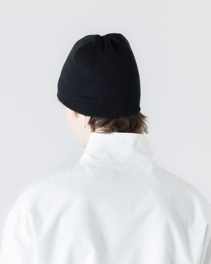JET-BLACK BEANIE